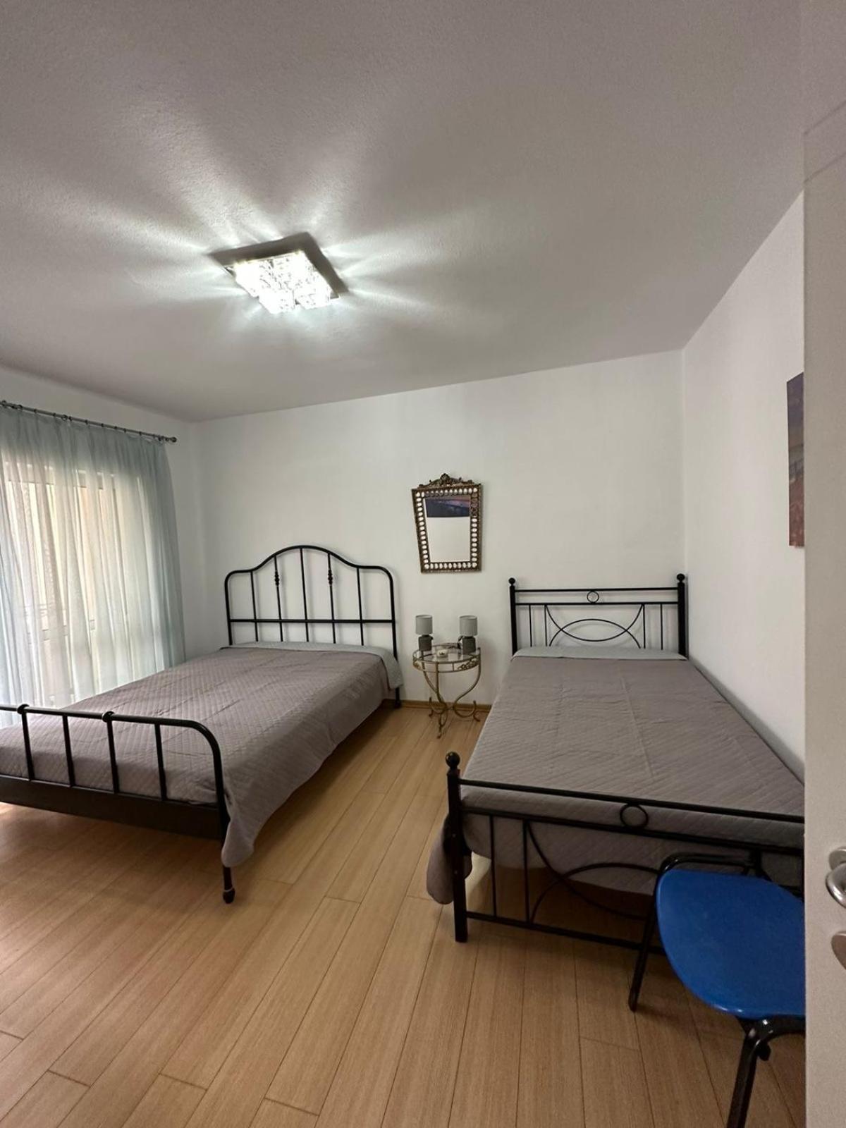 Blloku Family Apartment Tirana Esterno foto