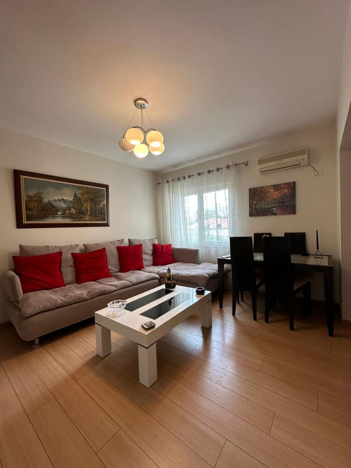 Blloku Family Apartment Tirana Esterno foto