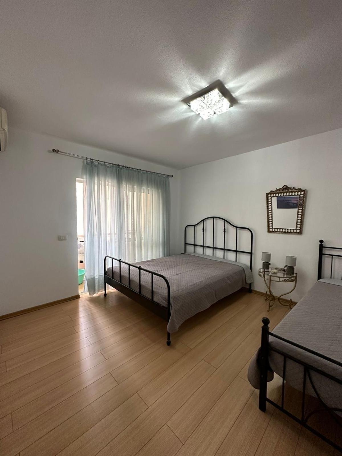 Blloku Family Apartment Tirana Esterno foto