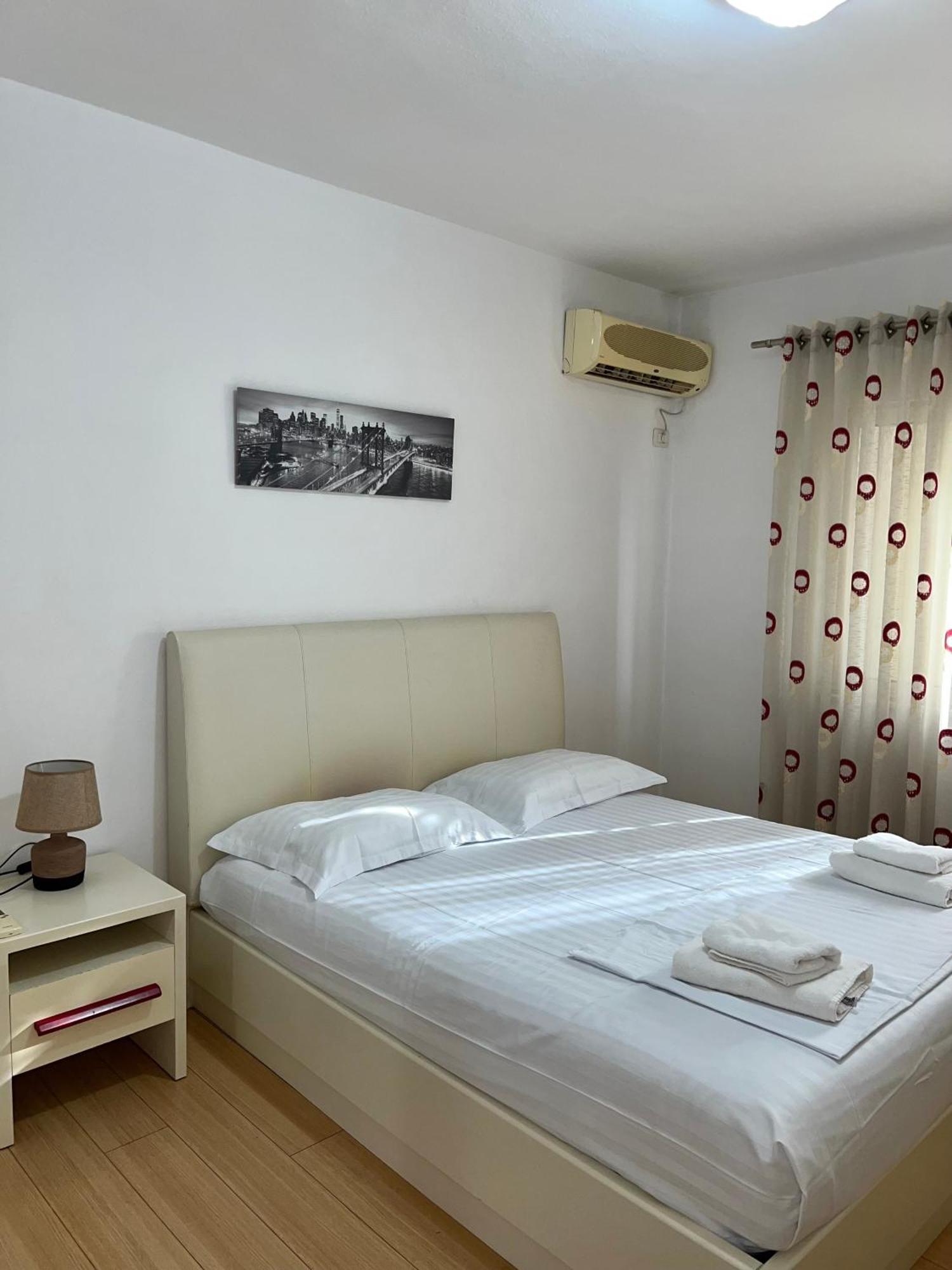 Blloku Family Apartment Tirana Esterno foto